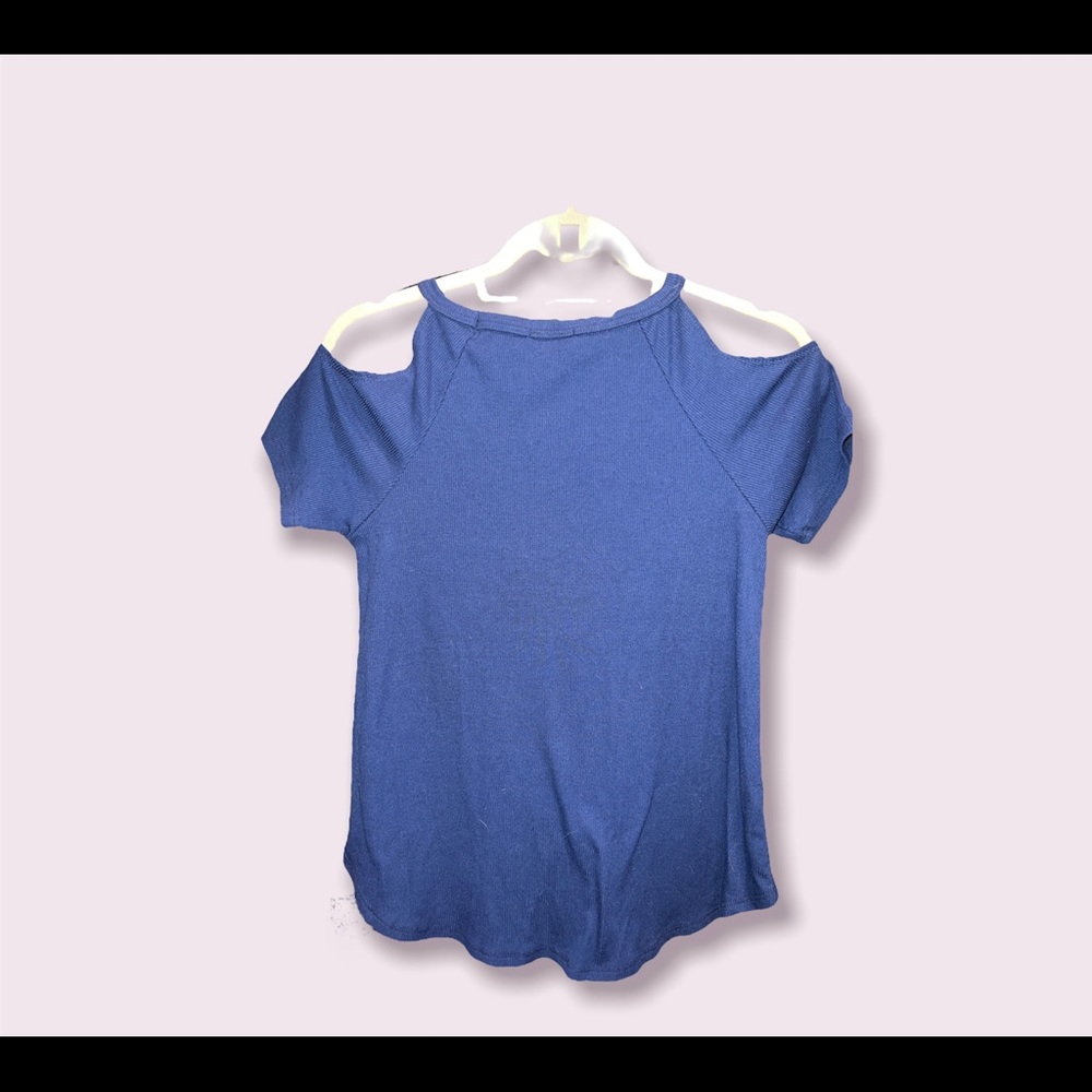 Cute cut sleeves and only worn 3 times!